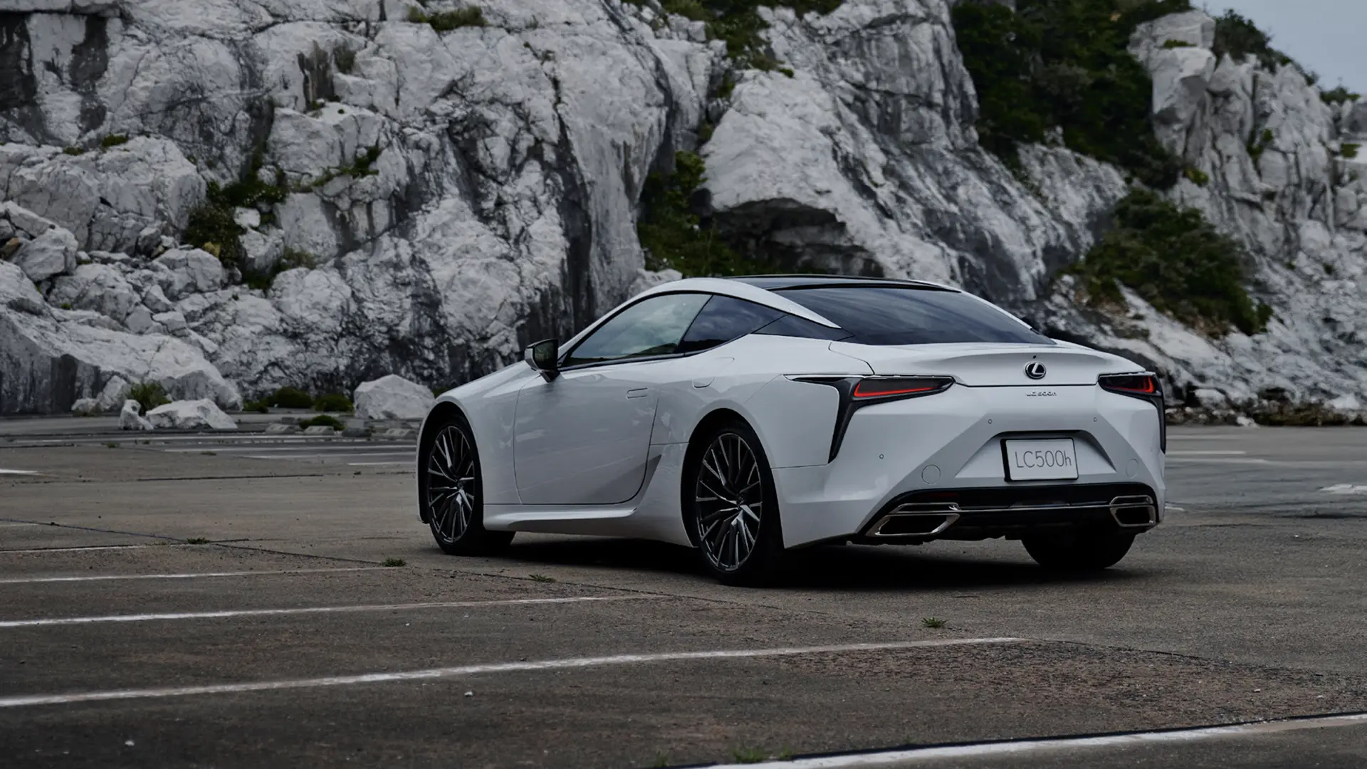 2026-lexus-lc-500h-coupe-rear-qtr-car-back-catalogue-1