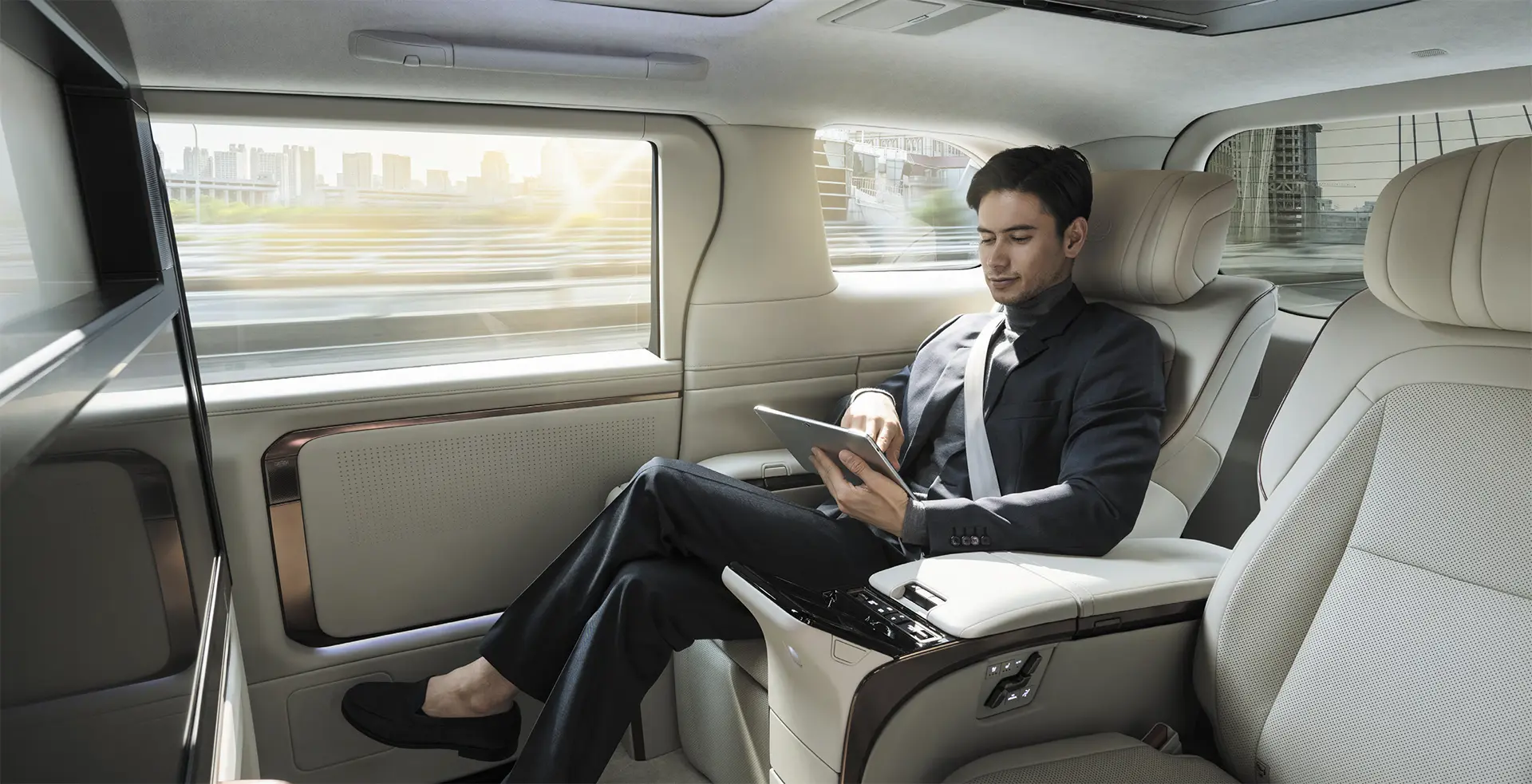 2026-lexus-lm-500h-hybrid-technology-1-car-back-catalogue