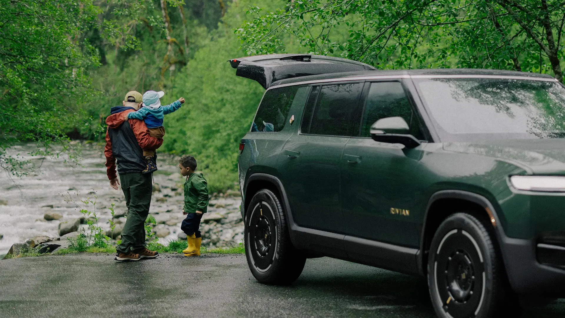 2025-rivian-r1s-family-car-back-catalogue-1