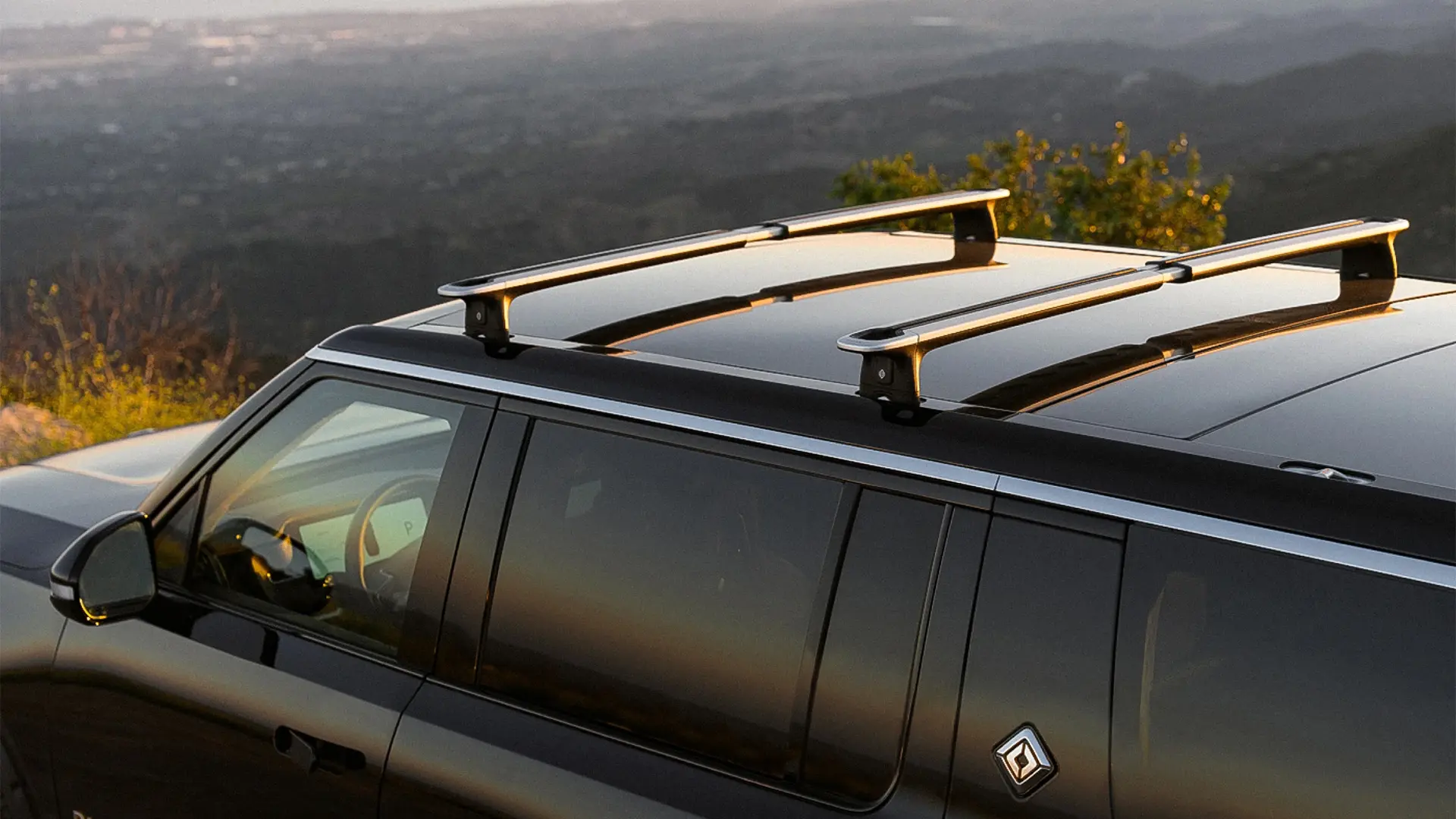 2025-rivian-r1s-roof-cross-bars-1-car-back-catalogue-1