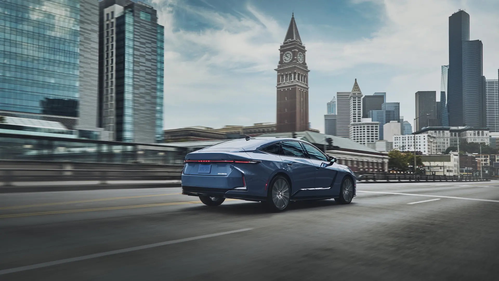 2026_Lexus_ES_350e_014-car-back-catalogue