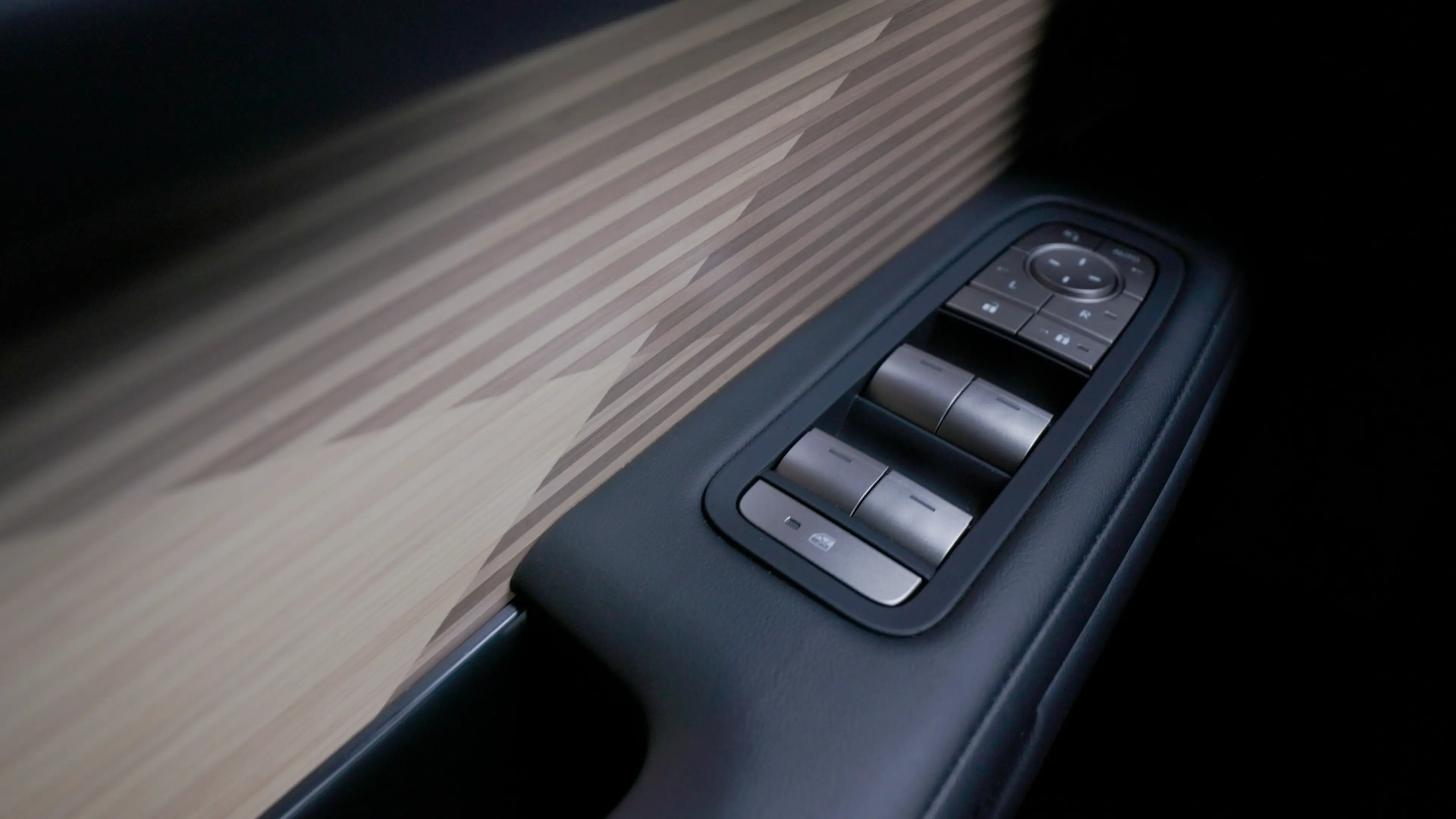 2026_Lexus_ES_interior-3-car-back-catalogue