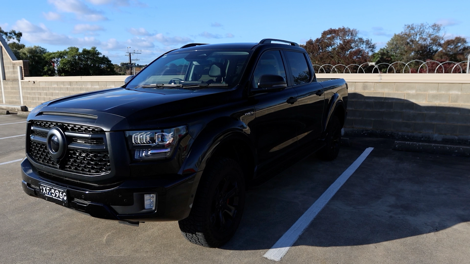 2025-gwm-cannon-alpha-phev-10000km-review-front-qtr-car-back-catalogue