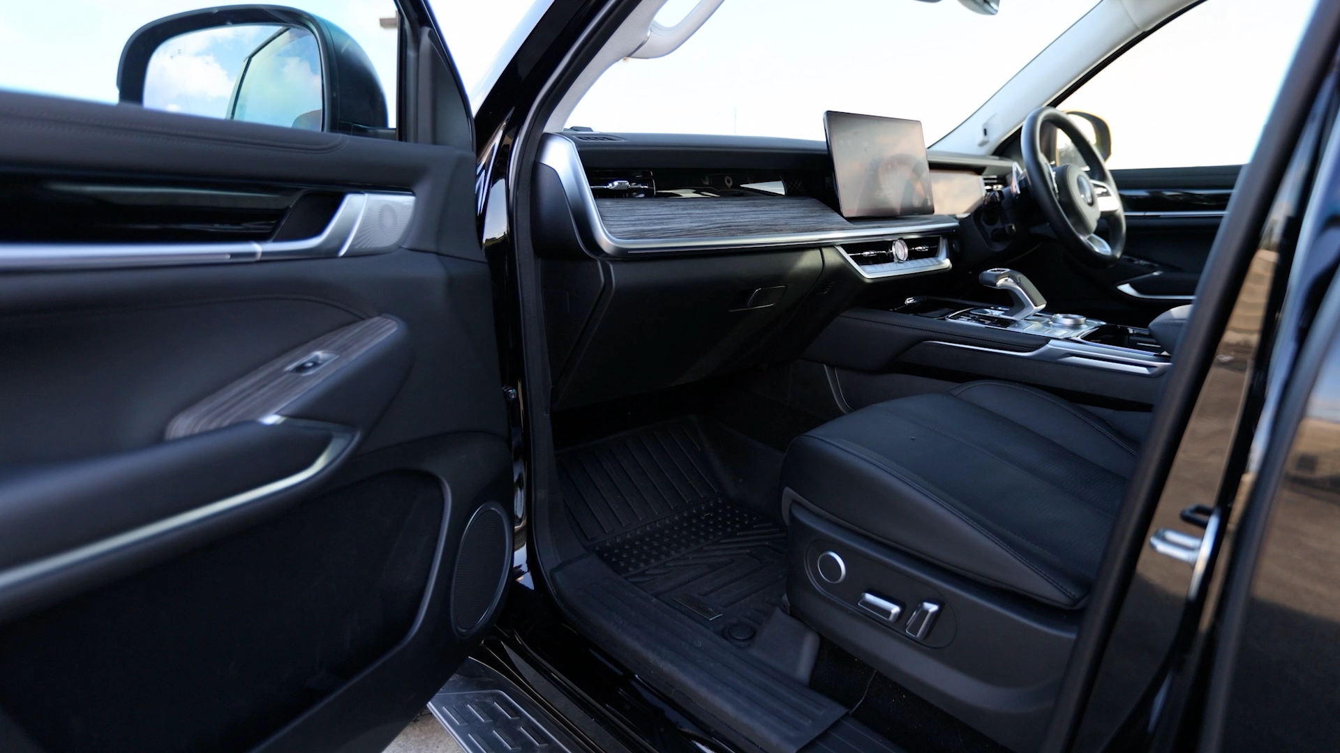 2025-gwm-cannon-alpha-phev-10000km-review-interior-2-car-back-catalogue